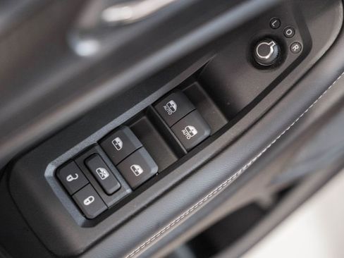 New 2025 Jeep Grand Cherokee Altitude image 36