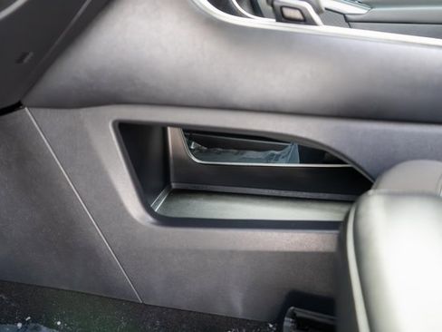 Used 2024 Nissan Pathfinder SL w/ Black Appearance Package image 22