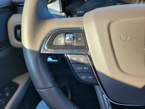 Used 2023 Lincoln Nautilus AWD w/ Premium Package image 28