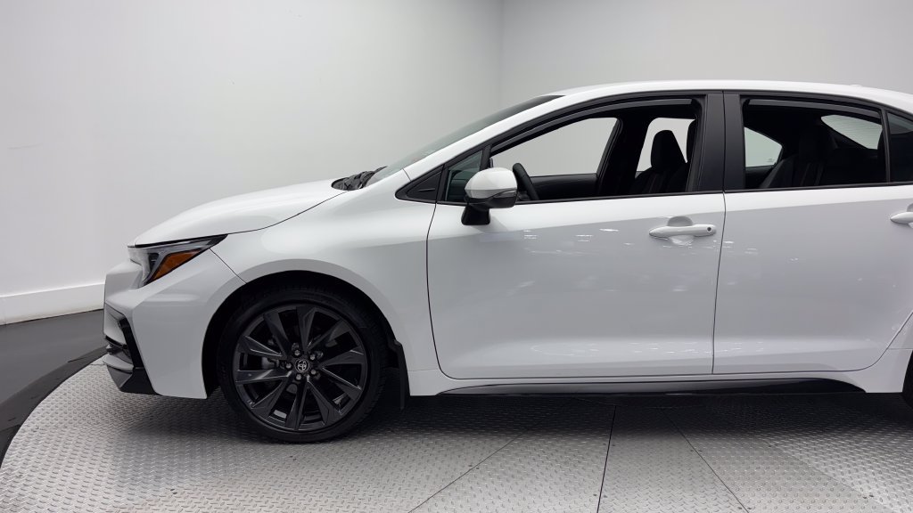 Certified 2026 Toyota Corolla SE w/ SE Package FWD image 5