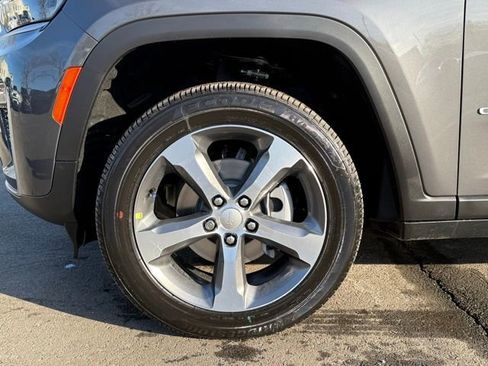 New 2026 Jeep Grand Cherokee Limited AWD/4WD image 17