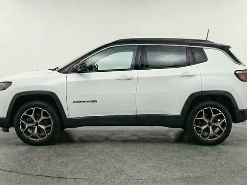 Used 2025 Jeep Compass Limited image 4