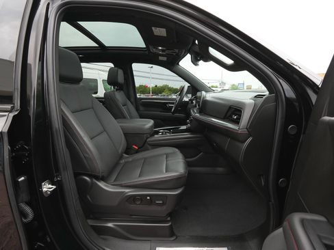 Used 2026 Chevrolet Suburban RST w/ RST Capability Package AWD/4WD image 46