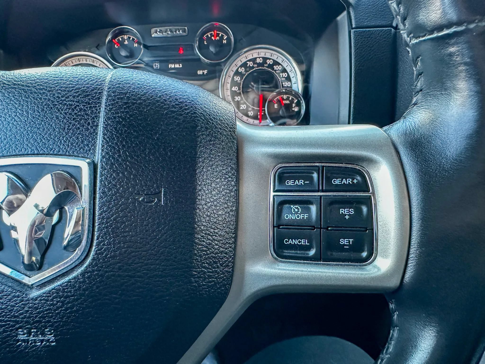 Used 2018 RAM 1500 Laramie w/ Convenience Group AWD/4WD image 17