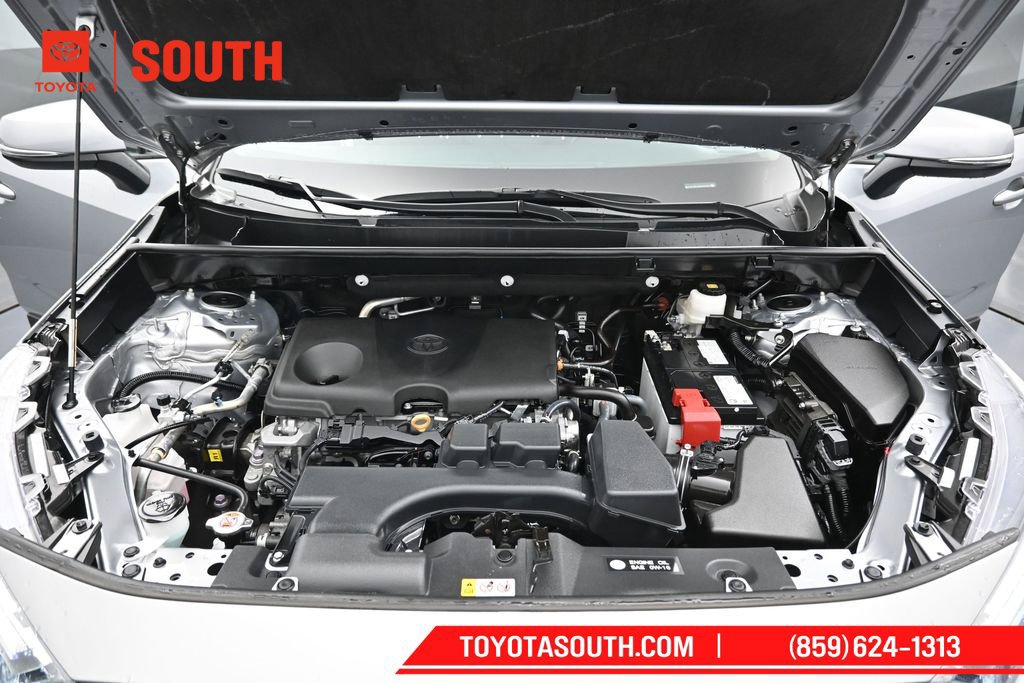 Used 2024 Toyota RAV4 XLE AWD/4WD image 32