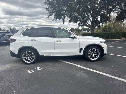 Used 2024 BMW X5 xDrive50e image 3