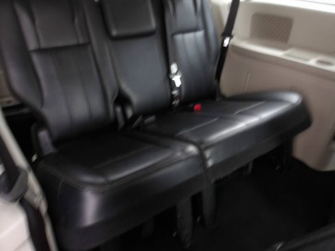 Used 2013 Chrysler Town & Country Touring FWD image 22