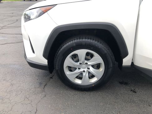 Used 2021 Toyota RAV4 LE AWD/4WD image 27