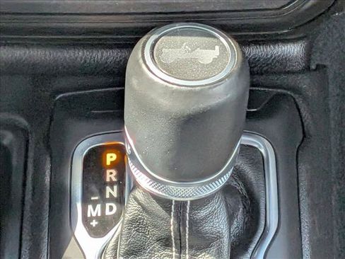 Used 2022 Jeep Wrangler Unlimited Sahara w/ Cold Weather Group AWD/4WD image 12
