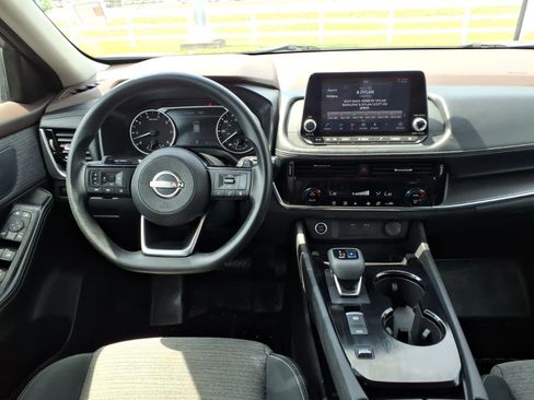 Used 2022 Nissan Rogue SV FWD image 17
