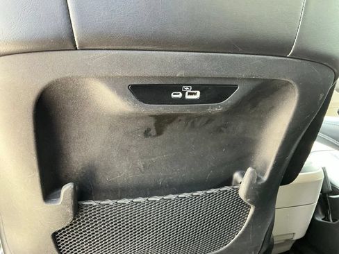 Used 2023 Chrysler Pacifica Touring-L FWD image 32