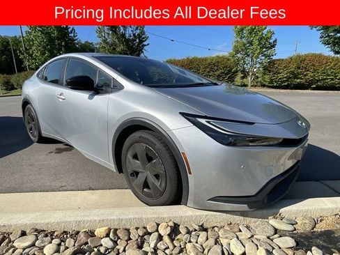 Used 2024 Toyota Prius LE FWD image 11