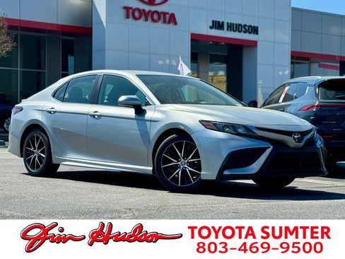 Used 2024 Toyota Camry SE image 1
