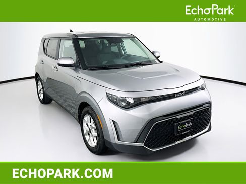Used 2025 Kia Soul LX w/ LX Technology Package FWD image 1
