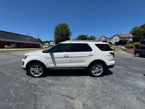 Used 2016 Ford Explorer XLT w/ Equipment Group 202A AWD/4WD image 6