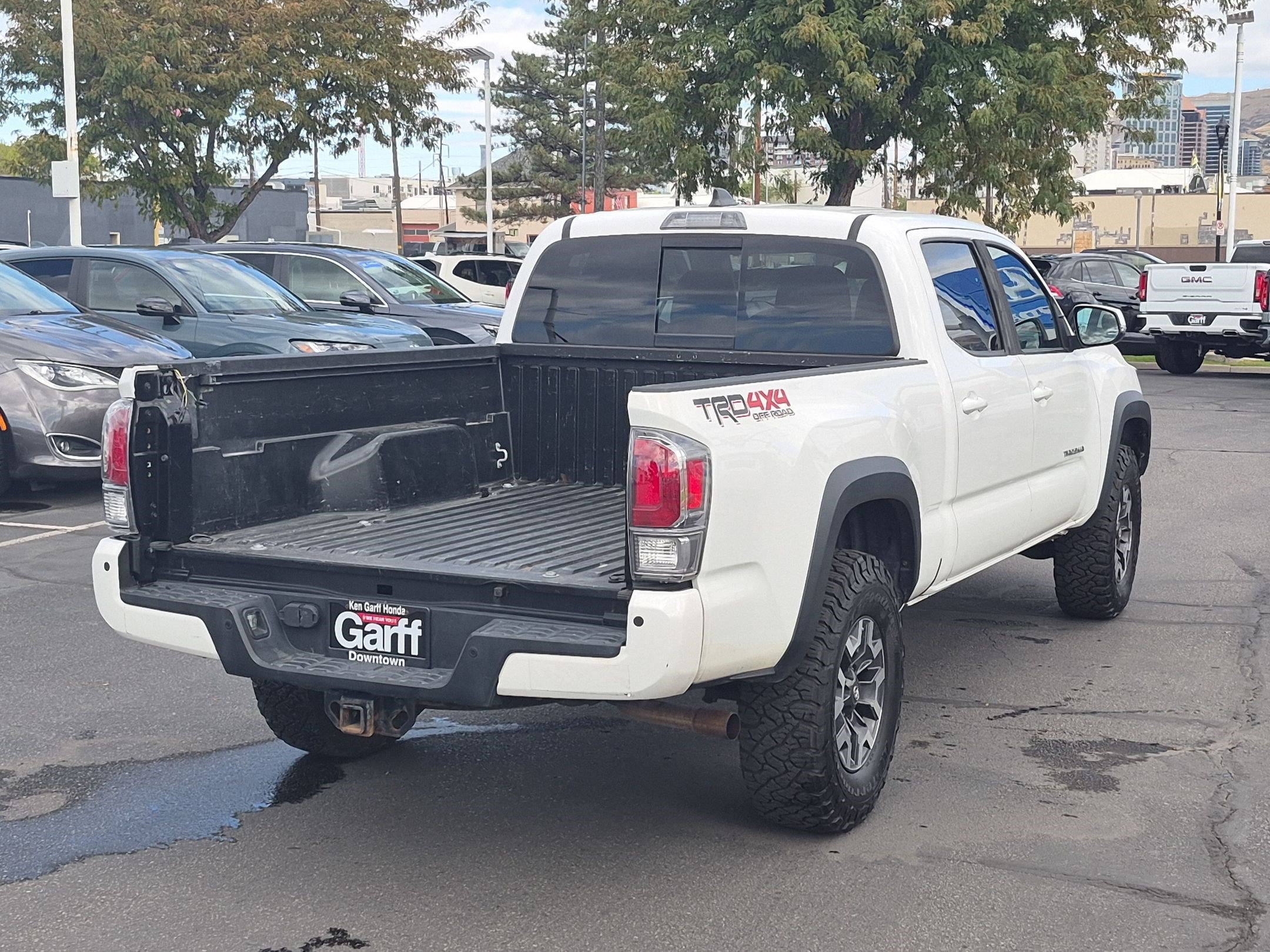 Used 2020 Toyota Tacoma TRD Off-Road w/ TRD Premium Off Road Package AWD/4WD image 3