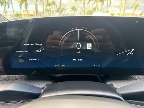 Used 2025 Lucid Air Touring image 3