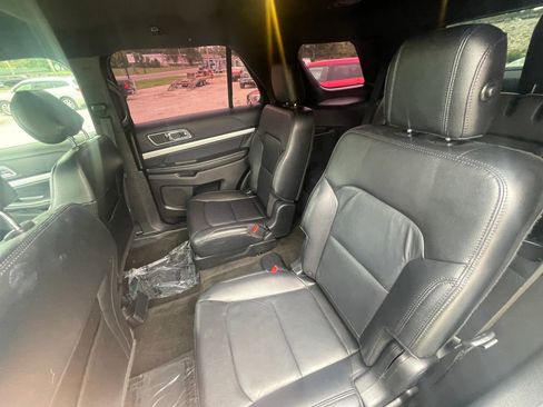 Used 2016 Ford Explorer XLT w/ Equipment Group 202A FWD image 22