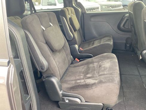 Used 2016 Dodge Grand Caravan SE image 20