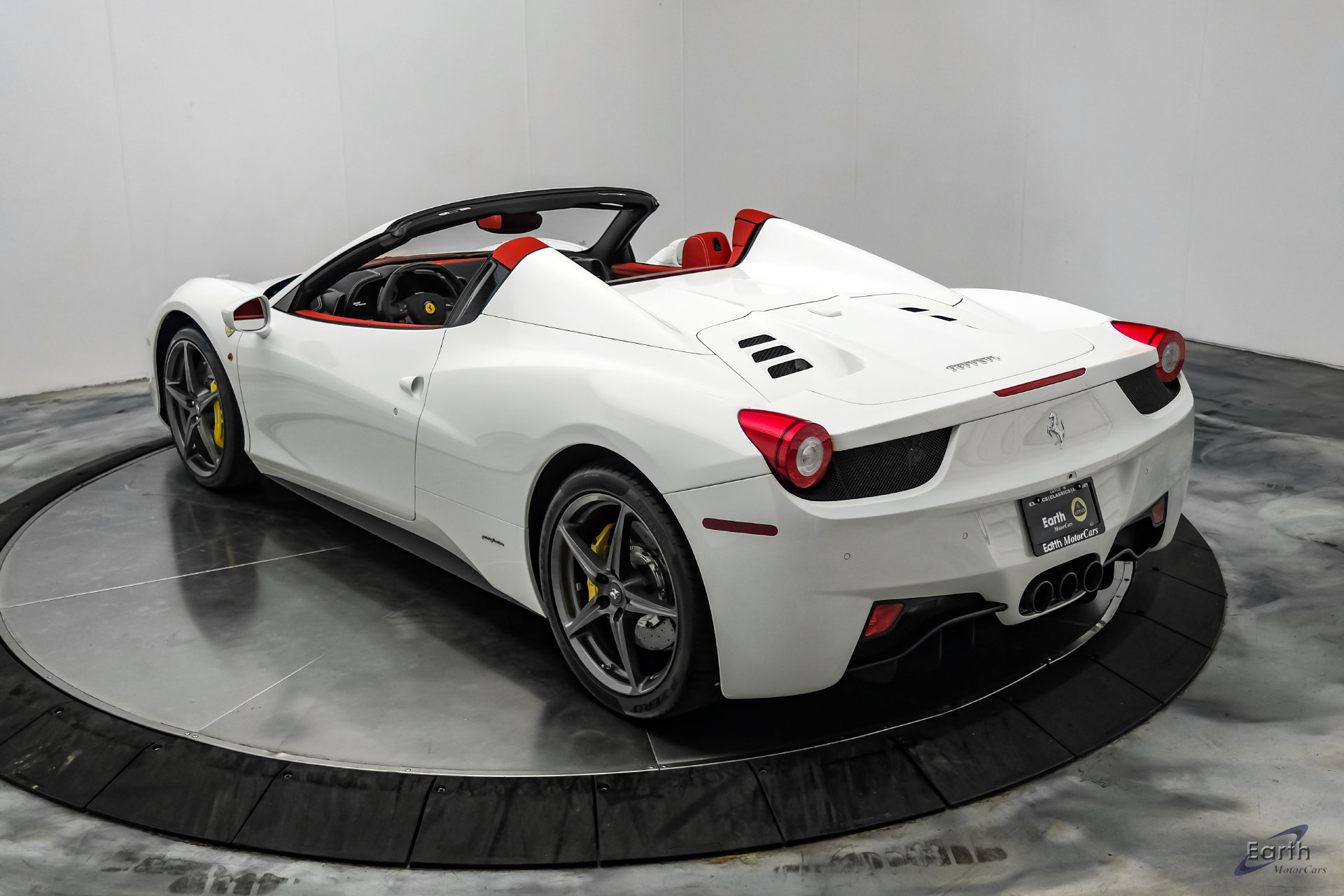 Used 2015 Ferrari 458 Spider RWD image 15