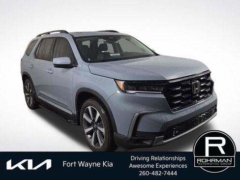 Used 2025 Honda Pilot Touring image 4