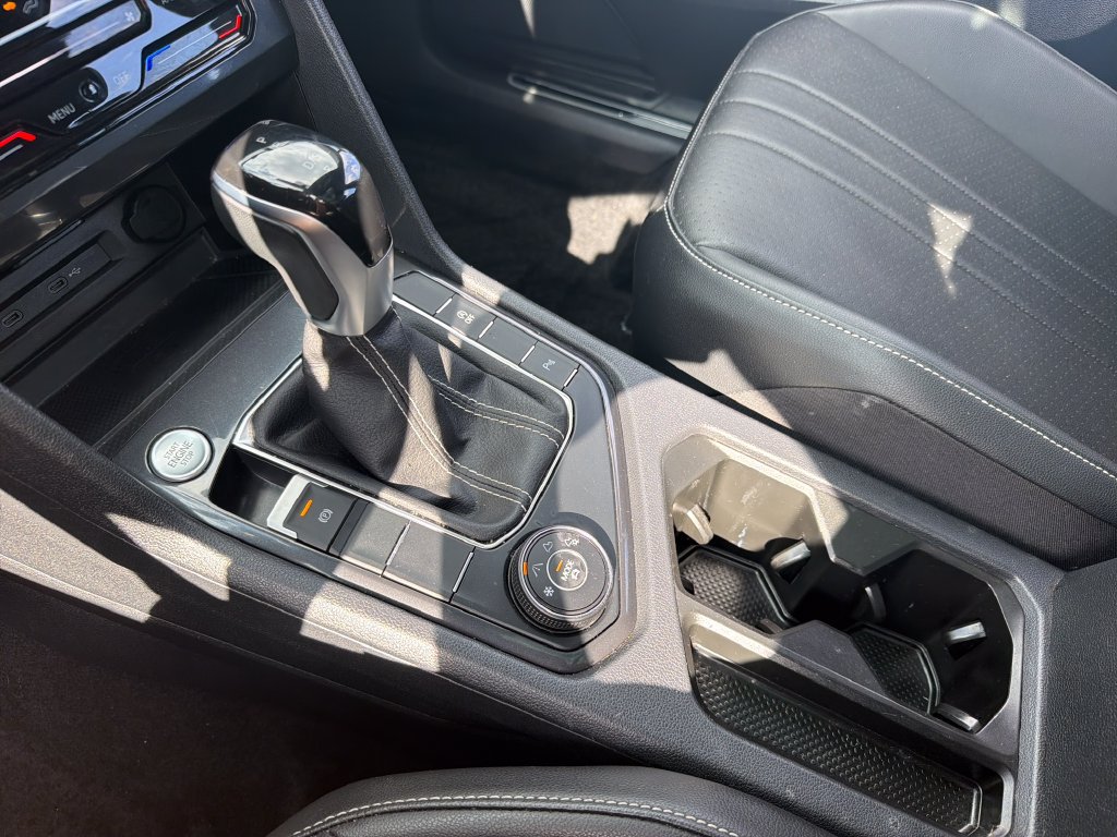 Certified 2024 Volkswagen Tiguan SE R-Line AWD/4WD image 18