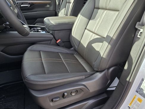 New 2026 Chevrolet Suburban High Country image 18