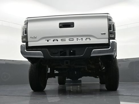 Used 2020 Toyota Tacoma TRD Off-Road AWD/4WD image 27