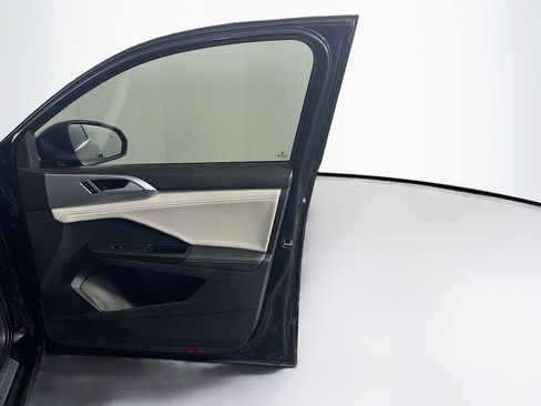 Used 2025 Volkswagen Taos SE w/ Panoramic Sunroof Package image 33