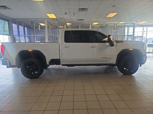 Used 2024 GMC Sierra 2500 AT4 w/ AT4 Premium Plus Package AWD/4WD image 9