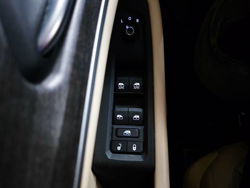 Used 2022 Jeep Grand Cherokee Limited w/ Luxury Tech Group II image 24