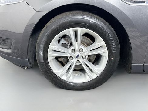 Used 2017 Ford Taurus SE image 37
