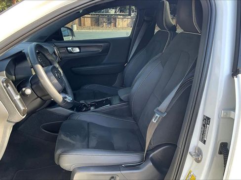 Used 2023 Volvo C40 P8 Recharge Ultimate image 27