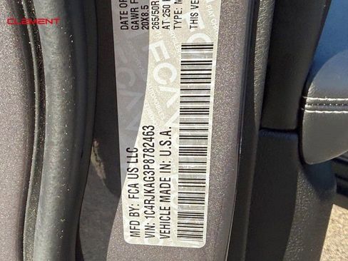 Used 2023 Jeep Grand Cherokee L Laredo image 31