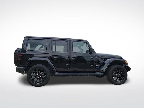 Used 2022 Jeep Wrangler Unlimited Sahara w/ Cold Weather Group AWD/4WD image 7