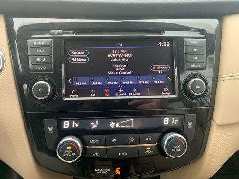 Used 2019 Nissan Rogue SL w/ Premium Package image 12