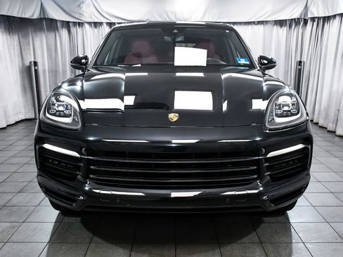 Used 2021 Porsche Cayenne image 2