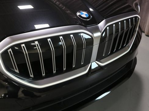 Used 2025 BMW 530i xDrive w/ Premium Package image 7