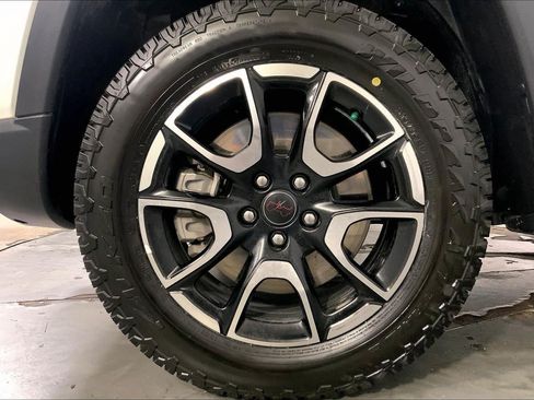 Used 2025 Jeep Compass Trailhawk AWD/4WD image 9