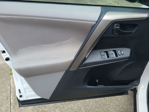 Used 2013 Toyota RAV4 LE FWD image 13