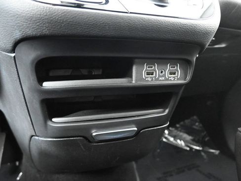 Used 2024 Chrysler Pacifica Touring FWD image 32