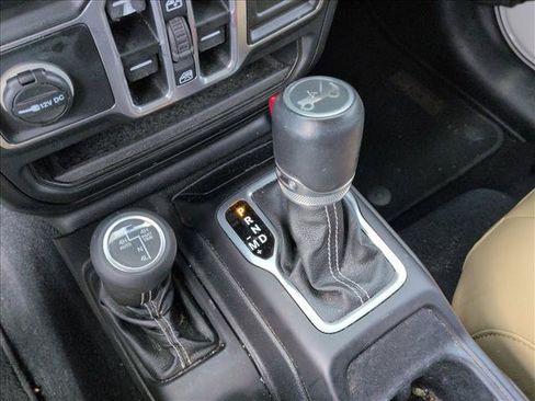 Used 2018 Jeep Wrangler Unlimited Sahara AWD/4WD image 11