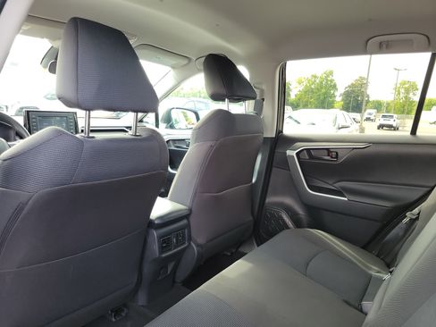 Used 2022 Toyota RAV4 LE AWD/4WD image 14