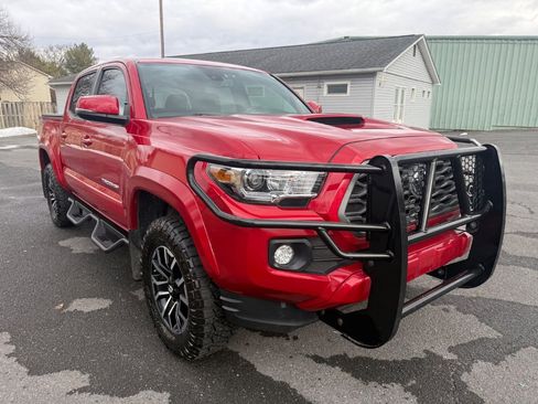 Used 2023 Toyota Tacoma TRD Sport image 3