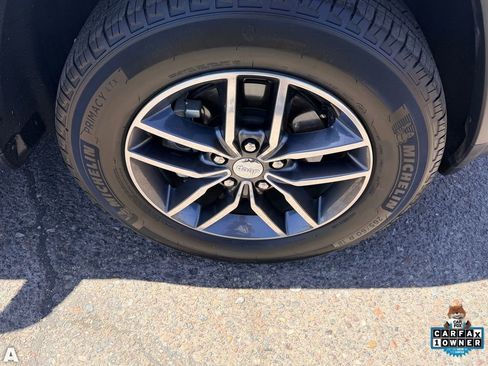 Used 2018 Jeep Grand Cherokee Limited AWD/4WD image 10