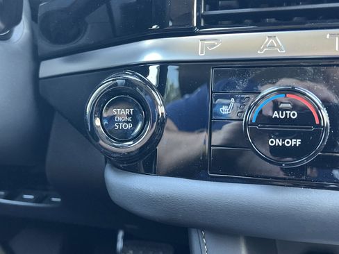 New 2026 Nissan Pathfinder SL image 6