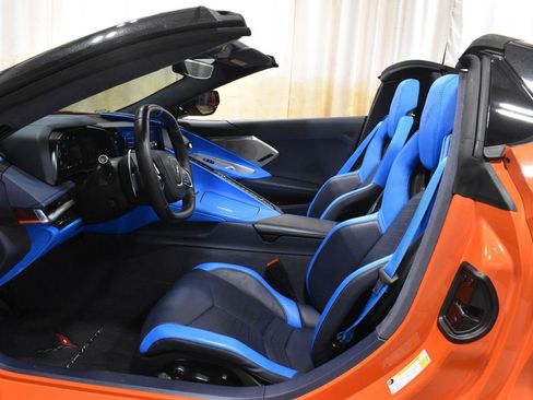 Used 2021 Chevrolet Corvette Stingray Premium Conv w/ Z51 Performance Package RWD image 3
