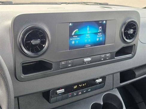 Used 2024 Mercedes-Benz Sprinter 2500 image 27
