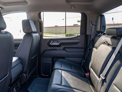 Used 2024 GMC Sierra 1500 SLT image 16