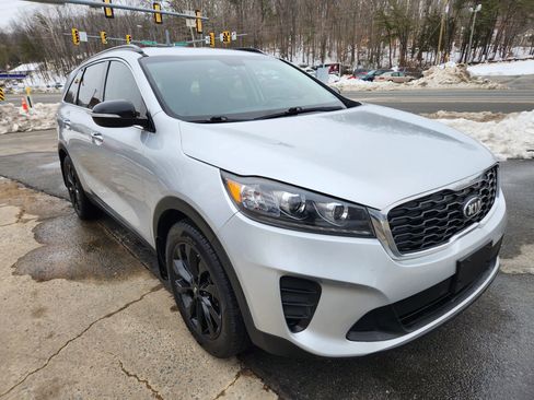 Used 2019 Kia Sorento S image 3